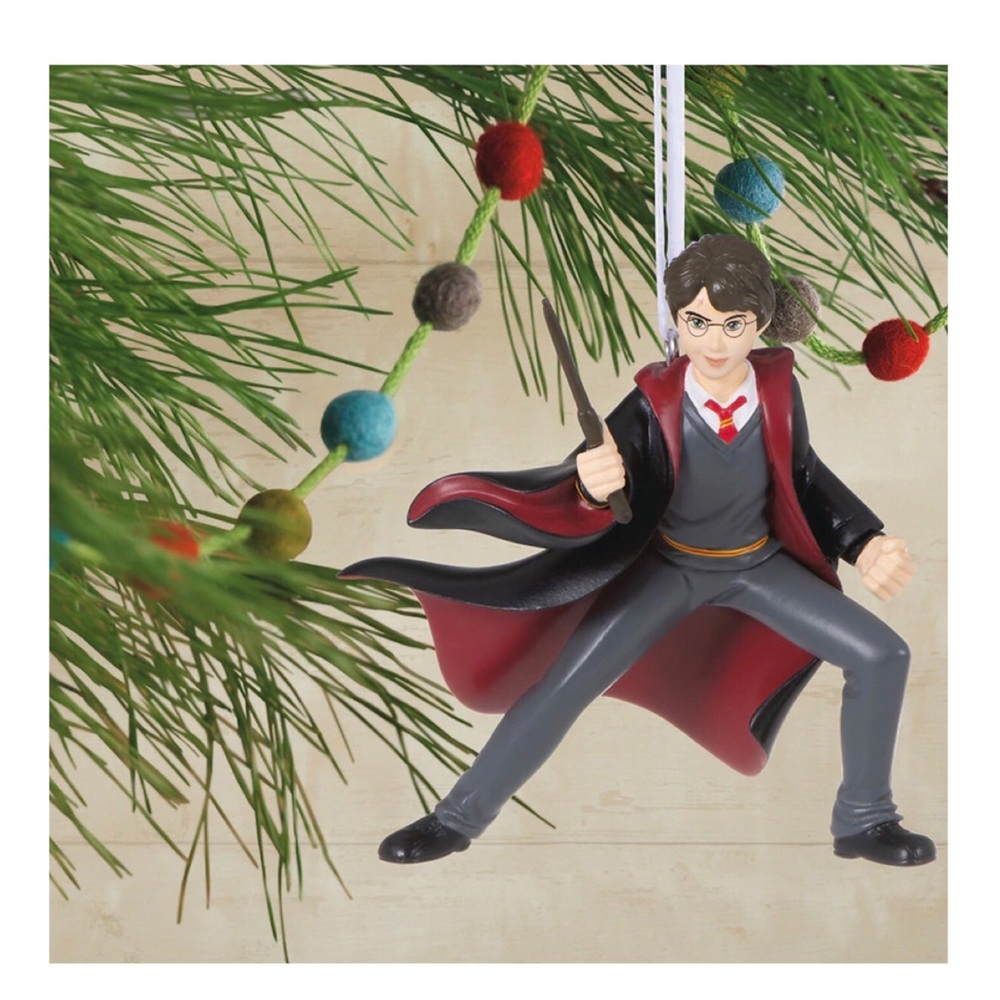 Hallmark Harry Potter “Harry Potter with Wand” Christmas Ornament (NWT) - Picture 4 of 10